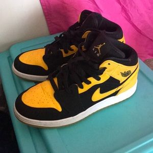 Air Jordan 1 yellow and black